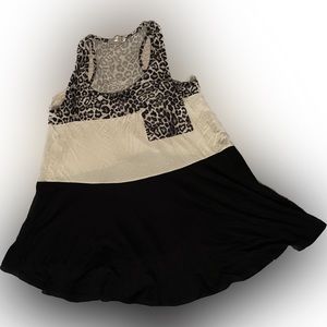 🌿Animal print tank, like new condition .